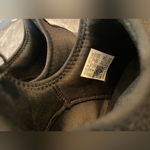 Adidas cloudfoam , black , women’s size 7.5 - Picture 3 of 8